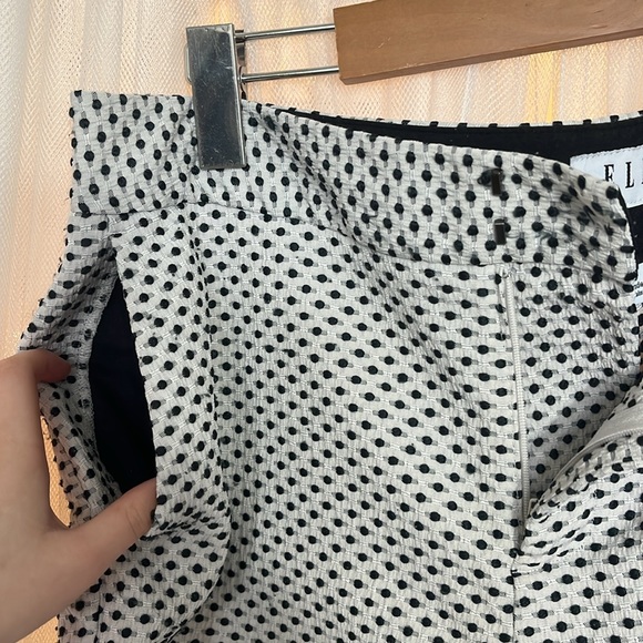 Elle women short black & white Swiss Polka dot tweed, scalloped hem! Size 8 - Picture 5 of 10